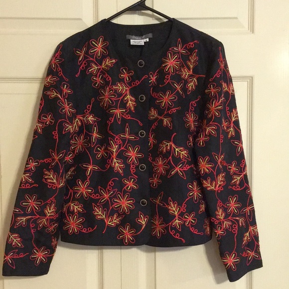 Maggy L Land light weight jacket or can be worn as a top. - Picture 1 of 6